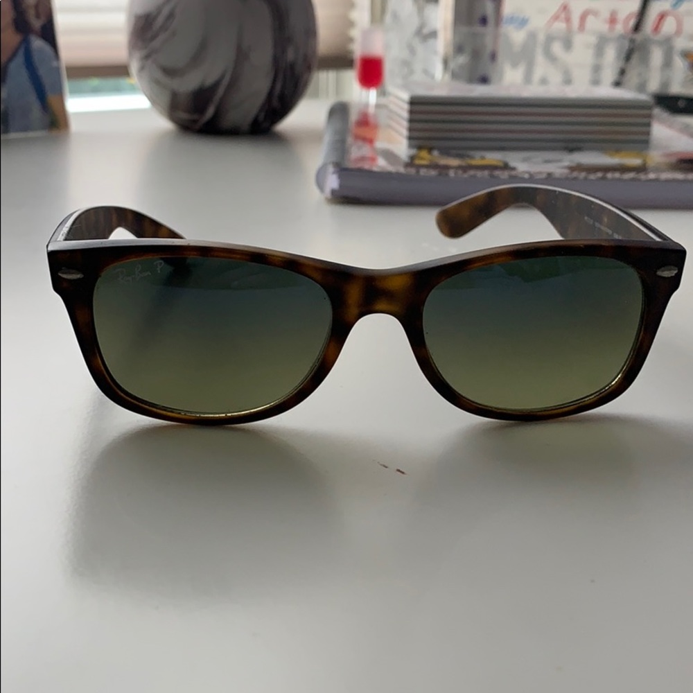 Ray-Bans wayfarer
